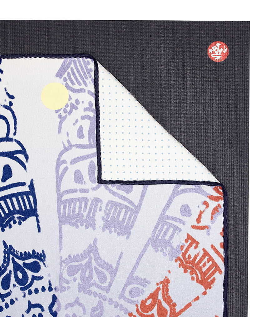 Manduka mat towel yogitoes Chakra Blue